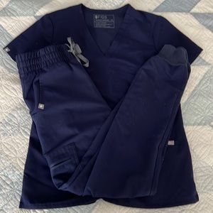 NAVY BLUE FIGS SCRUB SET!
